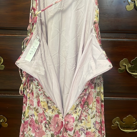 New ASTR Primrose Floral Stappy Back Maxi Dress size Small - Picture 12 of 16